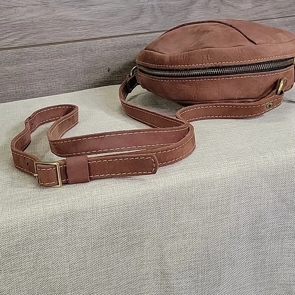 Portland Leather Round Brown Leather Crossbody Shoulder Bag - Picture 5 of 12